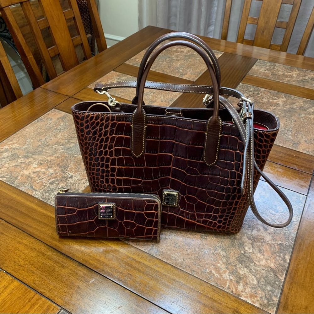 Dooney & Bourke 2-piece wine handbag and-wallet